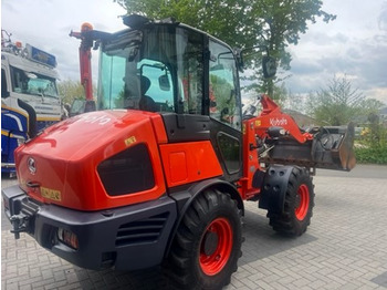 Колесен товарач KUBOTA R082