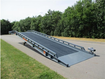 Товарна рампа