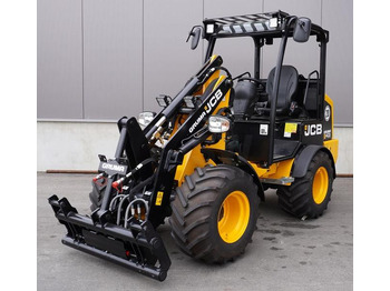 Компактен товарач JCB