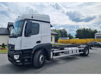 Камион с брезент MERCEDES-BENZ Actros 1836