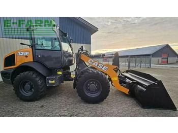 Мини багер CASE