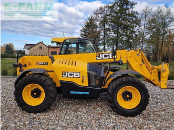 Колесен товарач JCB