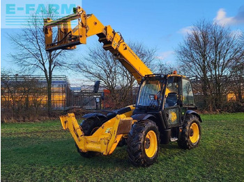 Телескопичен товарач JCB