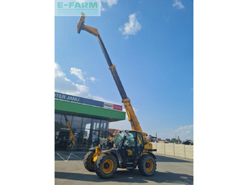 Телескопичен товарач JCB