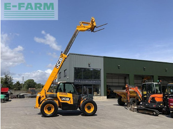 Телескопичен товарач JCB