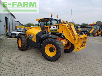 Колесен товарач JCB