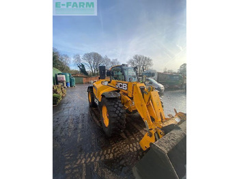 Телескопичен товарач JCB