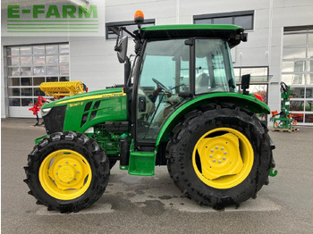 Трактор John Deere 5067E: снимка 2