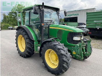Трактор John Deere 5820: снимка 2