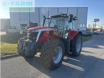 Трактор MASSEY FERGUSON 100 series