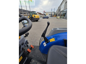 Трактор New Holland boomer 35: снимка 4