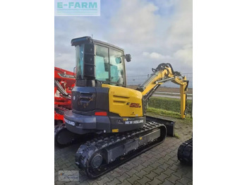 Мини багер New Holland e55d: снимка 3