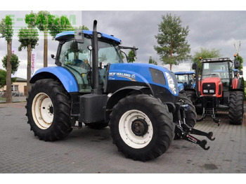 Трактор New Holland t7.200 rangecommand / price with tax /: снимка 3