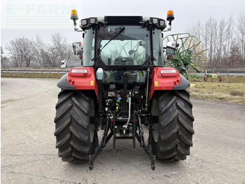 Трактор Steyr 4075 kompakt s (stage v): снимка 5