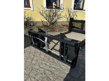Прикачен инвентар JCB