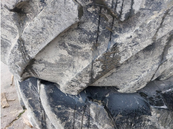 Гуми и джанти Continental 900/60R38 750/55R30 John Deere 8335R 8430 8530: снимка 3 Гуми и джанти Continental 900/60R38 750/55R30 John Deere 8335R 8430 8530: снимка 3