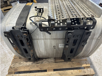 Резервоар за гориво за Камион Mercedes-Benz with brackets and step: снимка 4 Резервоар за гориво за Камион Mercedes-Benz with brackets and step: снимка 4