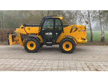 Телескопичен колесен товарач JCB