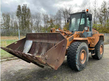 Колесен товарач CASE