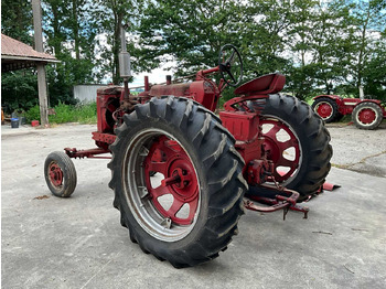 Трактор Farmall 400 “Benzine”: снимка 4