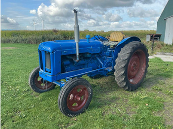 Трактор FORDSON