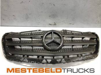 Кабина и интериор MERCEDES-BENZ