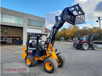 Компактен товарач JCB