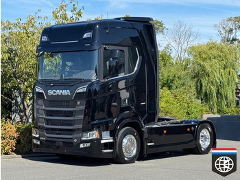 Влекач SCANIA S