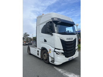 Влекач IVECO