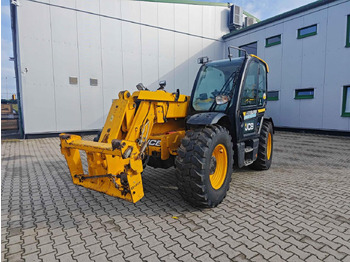 Телескопичен товарач JCB
