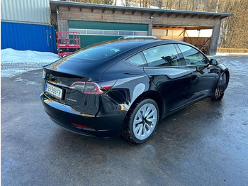 Лек автомобил TESLA