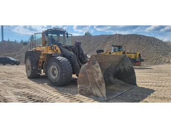 Колесен товарач VOLVO L220E