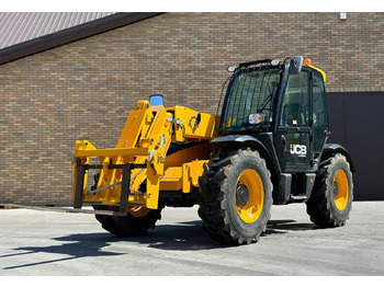 Телескопичен товарач JCB