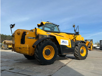 Телескопичен товарач JCB