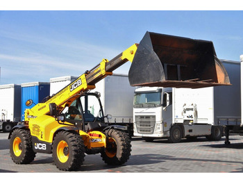 Колесен товарач JCB