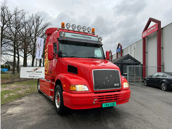 Влекач VOLVO NL