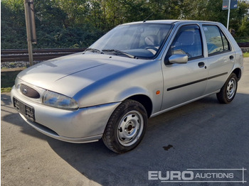 Лек автомобил FORD