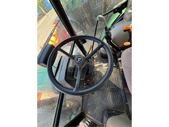 Трактор John Deere 5075 E: снимка 3