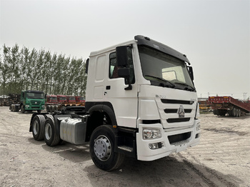 Влекач SINOTRUK HOWO