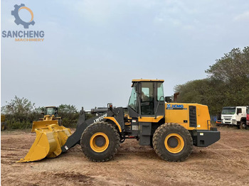 Колесен товарач XCMG LW500F