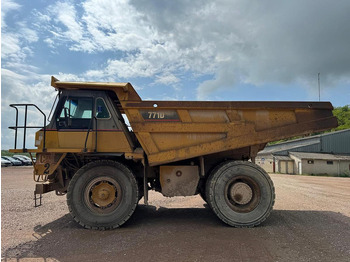 Самосвал CATERPILLAR