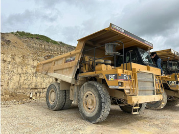Самосвал CATERPILLAR