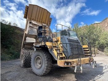 Самосвал CATERPILLAR