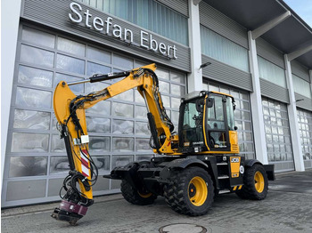 Колесен багер JCB