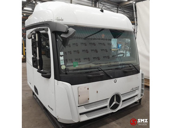 Кабина и интериор MERCEDES-BENZ