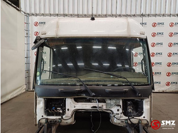 Кабина и интериор MERCEDES-BENZ