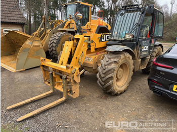 Телескопичен товарач JCB