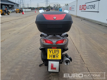 Мотоциклет 2019 Suzuki Burgman: снимка 4