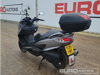 Мотоциклет 2019 Suzuki Burgman: снимка 3