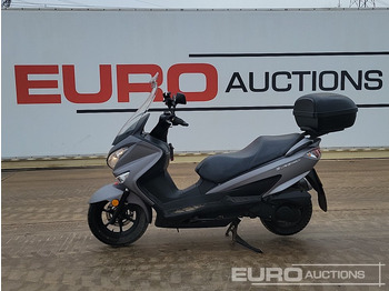 Мотоциклет 2019 Suzuki Burgman: снимка 2